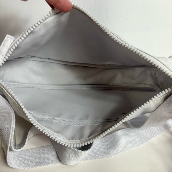 NWT. Disney Primark Stitch crossbody bag. Adorable gray bag - Picture 9 of 11